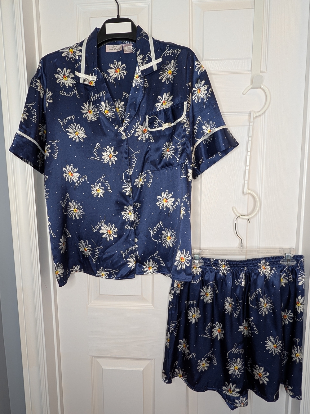 NWOT Satin & Beaux Pajama Shorts Set Navy White Daisy Floral Print Size L Flowy